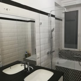 Lustro i kabina prysznicowa 18