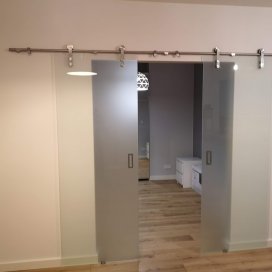 Drzwi szklane na systemie przesuwnym 2
