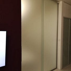 Drzwi szklane na systemie przesuwnym 1